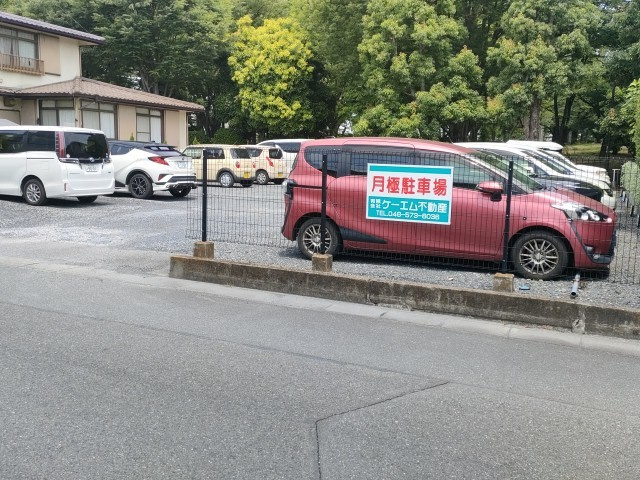 ケーエム不動産駐車場写真