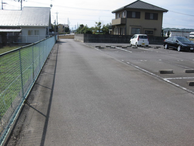 ケーエム不動産駐車場写真