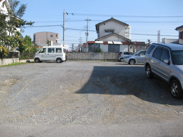 ケーエム不動産駐車場写真