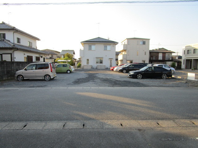 ケーエム不動産駐車場写真