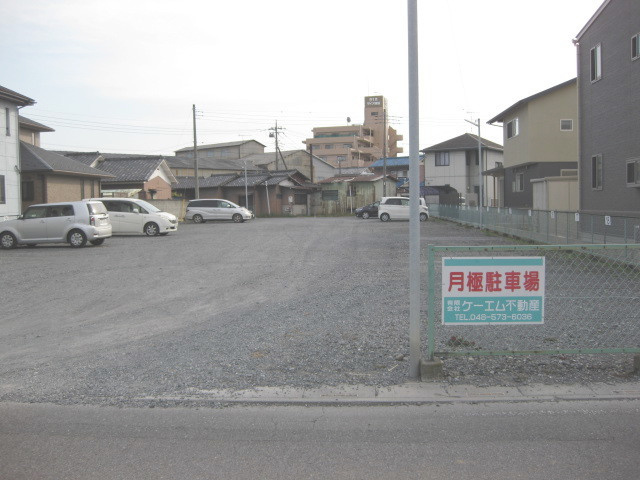 ケーエム不動産駐車場写真