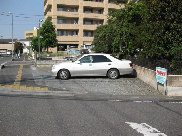 ケーエム不動産駐車場写真