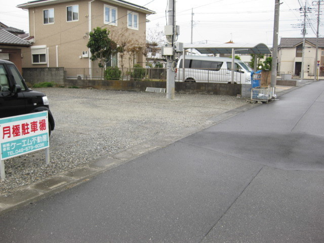 ケーエム不動産駐車場写真