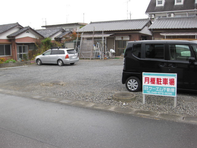 ケーエム不動産駐車場写真