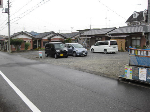 ケーエム不動産駐車場写真