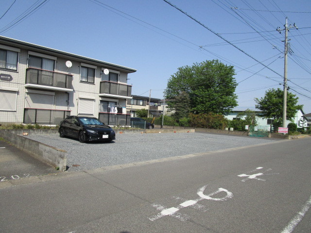 ケーエム不動産駐車場写真